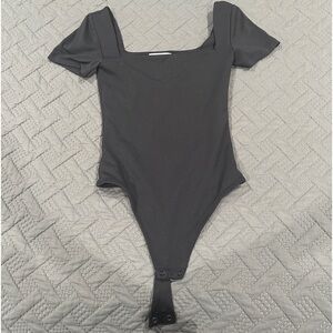 Aritzia Babaton Contour Squareneck Shortsleeve Bodysuit